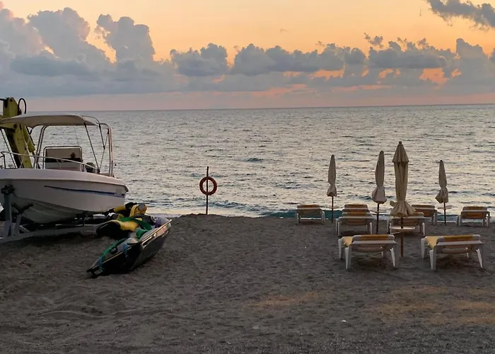 Alojamento de Acomodação e Pequeno-almoço Lido Tirreno